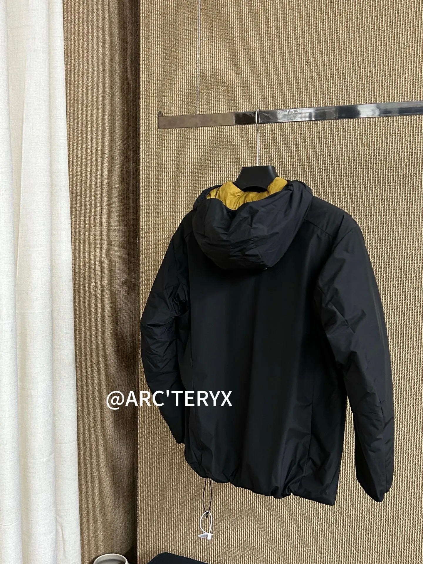 【Arcteryx Atom Hoody 】 : Arcteryx， ， ， 。 ， ， 。 ，Arcteryx ， 。Quality、 ， 。 ， + : ✅ 100% ，Tyono 30 ， ， ✅ ， Wear-Resistant Breathable ✅ ， ， ✅ ， ， ， ✅ 、 ， ， ✅ logo ， ✅ YKK， ✅ ：Coreloft TM Continuous 65 ， ✅（65g/m 2) : ，Breathable ，ATOM Coreloft TM Continuous ， ， ， ， Wear-Resistant ， ， ， 。